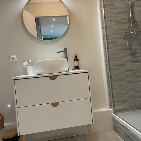 Charmant Appartement Bordeaux Apartment *